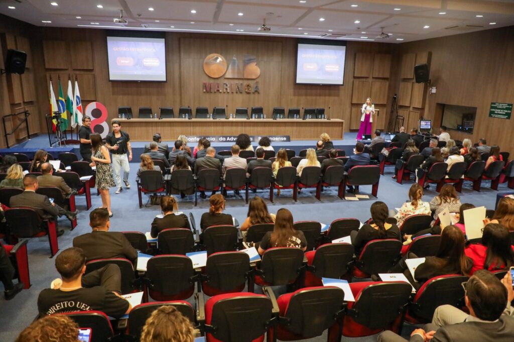 Plateia acompanha workshops da 8ª Conferência da Advocacia Paranaense na OAB Maringá